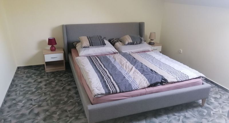 Komfort Rodinný Apartman pro 8 os. se 3 ložnicemi - Medencés Apartmanház Balatonfenyves, foto 1
