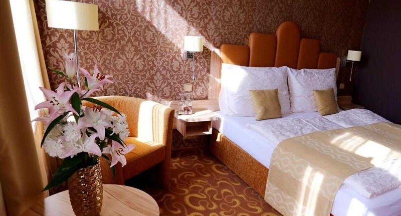 Pokoj s manželskou postelí - Hotel Zlatá včela Domažlice, foto 1
