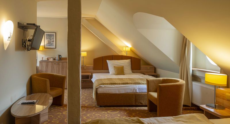 Apartman pro 4 os. s 1 ložnicí - Hotel Zlatá včela Domažlice, foto 1