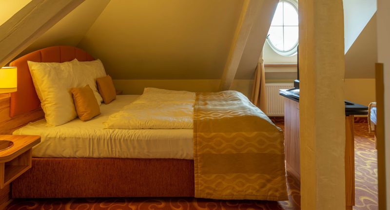 Apartman pro 3 os. se 2 ložnicemi - Hotel Zlatá včela Domažlice, foto 1
