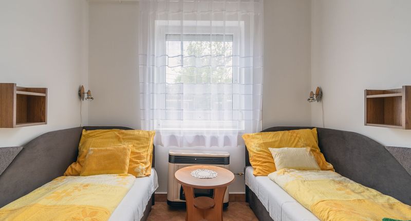 Pokoj s koupelnou se společnou kuchyňkou pro 2 os. - Fürdő Apartman Cserkeszőlő, foto 1
