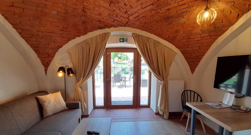 Studio Apartman s vanou s manželskou postelí s 1 ložnicí - Residence Tvrz Skočice, foto 1