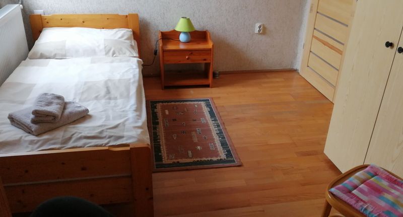 Apartman s klimatizací pro 5 os. se 2 ložnicemi na přízemí - Új Lilla Apartman Keszthely, foto 1