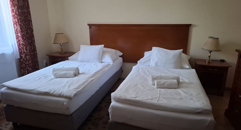 Standard Pokoj pro 2 os. s výhledem do dvora - Mátraházai Akadémiai Tudós Üdülő, foto 1
