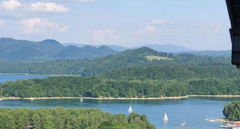 Pokoj s manželskou postelí s panoramou na poschodí - KICZARA Pokoje Na Punkcie Widokowym w Polańczyku, foto 1