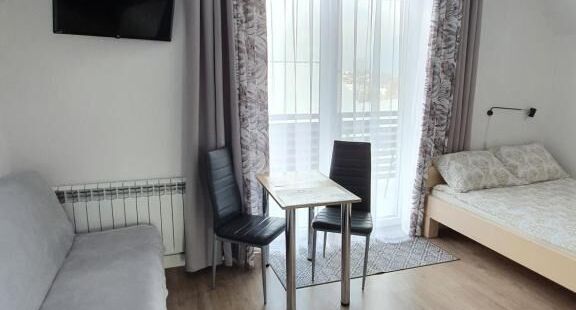 Pokoj s manželskou postelí s výhledem na hory na poschodí - KICZARA Pokoje Na Punkcie Widokowym w Polańczyku, foto 1