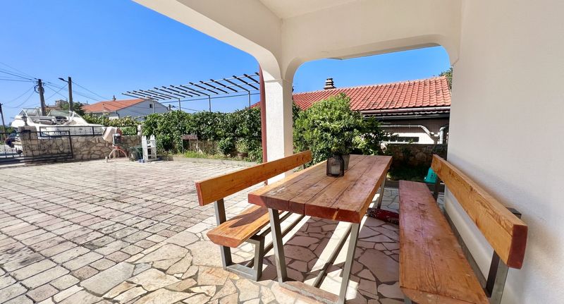 Family Apartman pro 5 os. se 3 ložnicemi na přízemí - Apartmani Ana Dramalj, foto 1