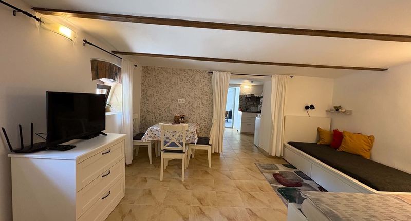 Apartman s vlastní kuchyňkou pro 3 os. s 1 ložnicí s výhledem do zahrady - Szuterén Apartmanház Zebegény, foto 1