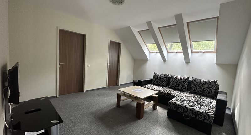 Apartman pro 4 os. se 2 ložnicemi s výhledem na park na poschodí - Családi Villa Balatonszemes, foto 1