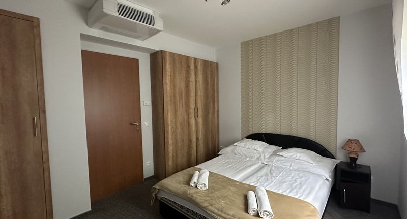 Apartman s manželskou postelí s 1 ložnicí s výhledem do dvora přízemní - Családi Villa Balatonszemes, foto 1