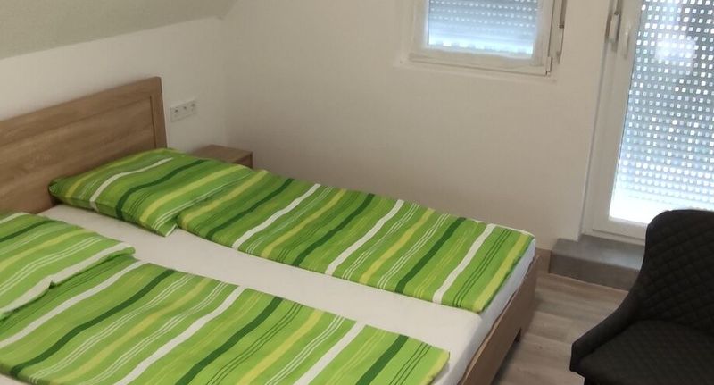 Pokoj s klimatizací s manželskou postelí na poschodí - Ibolya Vendégház Balatongyörök, foto 5