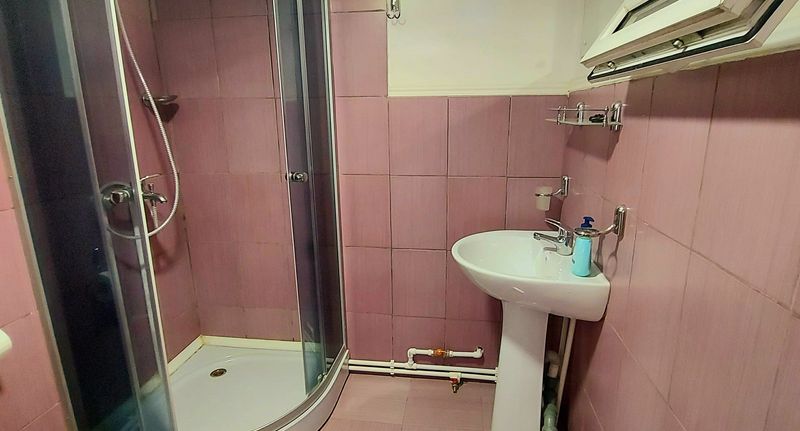 Pokoj s koupelnou s manželskou postelí - Pensiunea Boca Voroneț, foto 1
