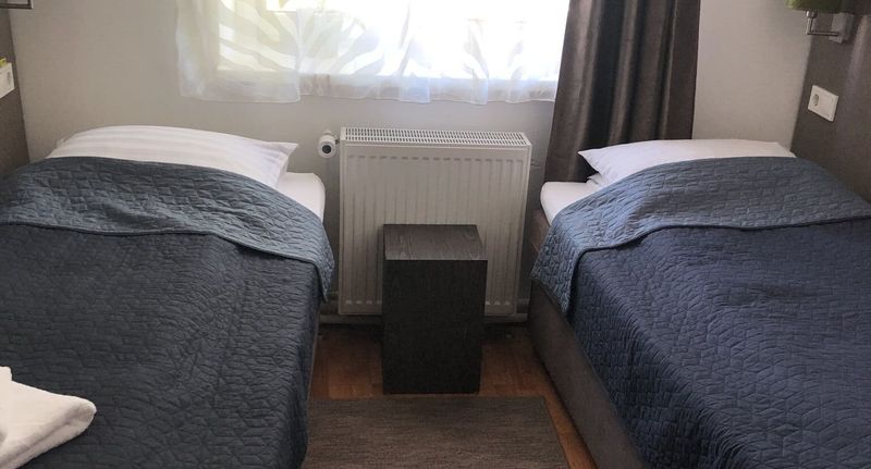 Twin Pokoj pro 2 os. na přízemí - Pensiunea Diskret Sovata, foto 1