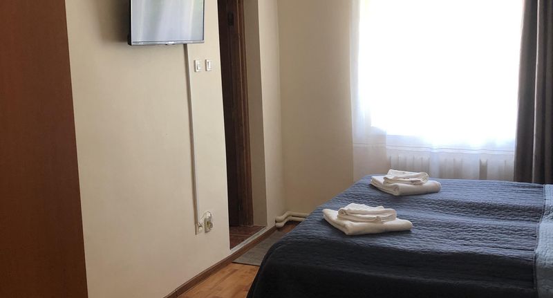 Komfort Pokoj s manželskou postelí na přízemí - Pensiunea Diskret Sovata, foto 1