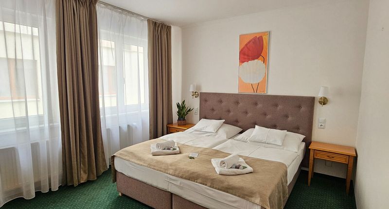 Superior Pokoj s koupelnou s manželskou postelí - Hotel Claris Praha, foto 1