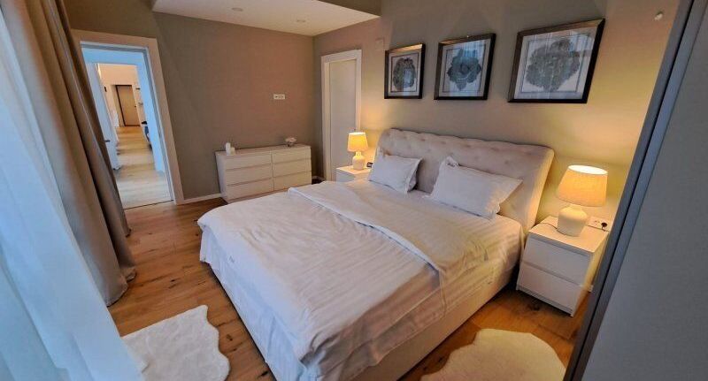 Penthouse Apartman pro 10 os. s 5 ložnicemi na poschodí - The Rock Sinaia, foto 1