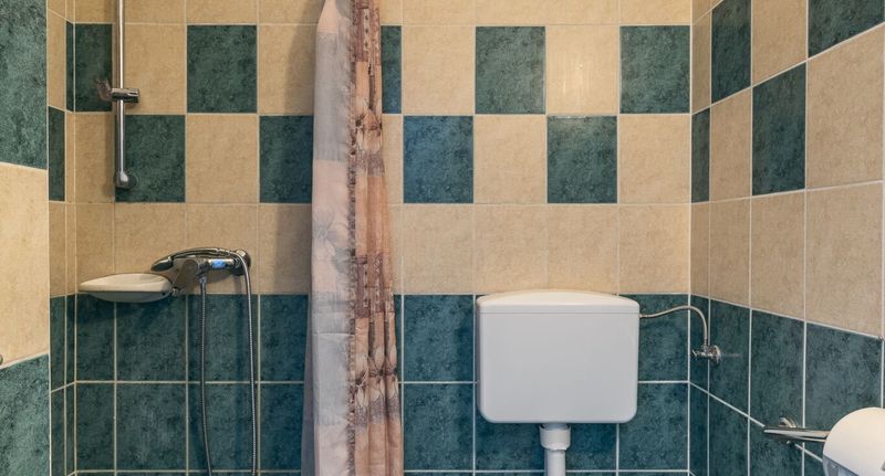 Pokoj s koupelnou se společnou kuchyňkou pro 2 os. - Fürdő Apartman Cserkeszőlő, foto 8