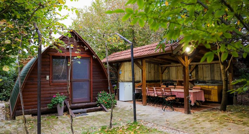 Apartman pro 3 os. s 1 ložnicí s výhledem do zahrady přízemní - Tündérkert Apartman Debrecen, foto 1