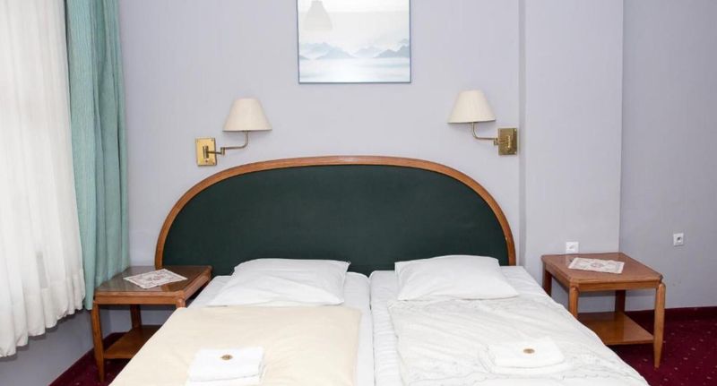 Pokoj s koupelnou pro 2 os. na poschodí - Hotel Karkonosze Kamienna Góra, foto 1