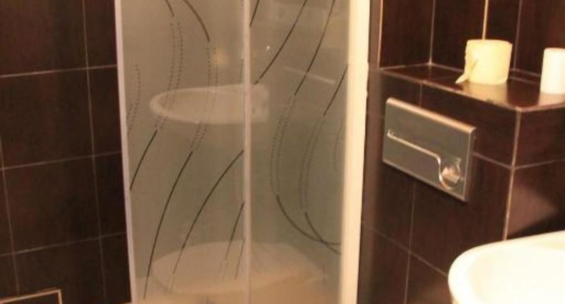 Pokoj s koupelnou s manželskou postelí na poschodí - Hotel Karkonosze Kamienna Góra, foto 1