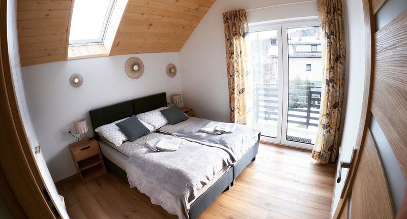 Apartman pro 8 os. se 3 ložnicemi s výhledem na hory na poschodí - Domek Breloka Buczkowice, foto 1