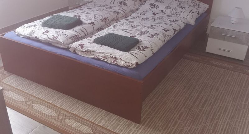 Apartman pro 6 os. se 3 ložnicemi s výhledem na hory celý Dům (s možností přistýlky) - Búbánatvölgy Vöröstölgy Vendégház Esztergom, foto 1