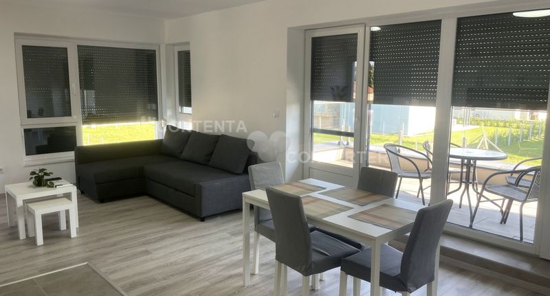 Apartman s balkónem s klimatizací pro 4 os. se 2 ložnicemi (s možností přistýlky) - FenyvesGardens Apartman Balatonfenyves, foto 1