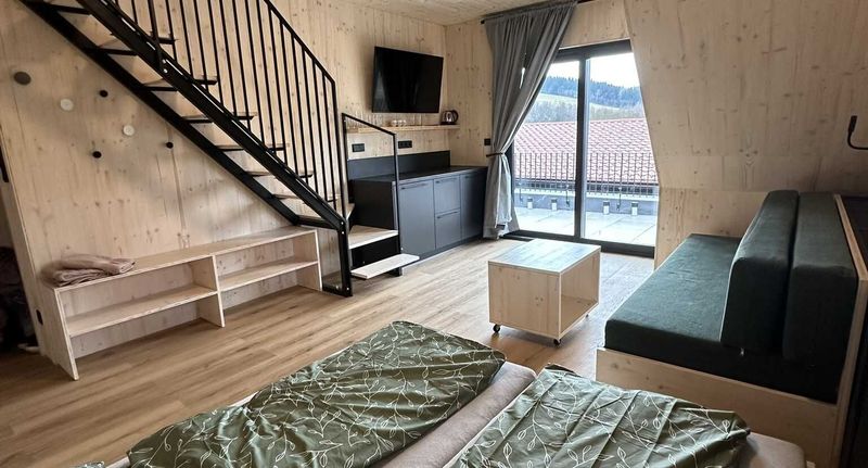 Pokoj se sprchou s terasou pro 9 os. - Penzion a Restaurace Pod Sjezdovkou Čenkovice, foto 1