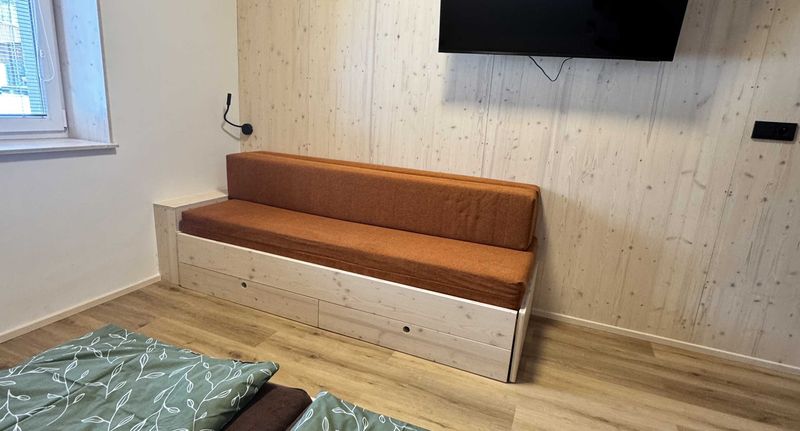Pokoj se sprchou pro 3 os. (s možností přistýlky) - Penzion a Restaurace Pod Sjezdovkou Čenkovice, foto 1