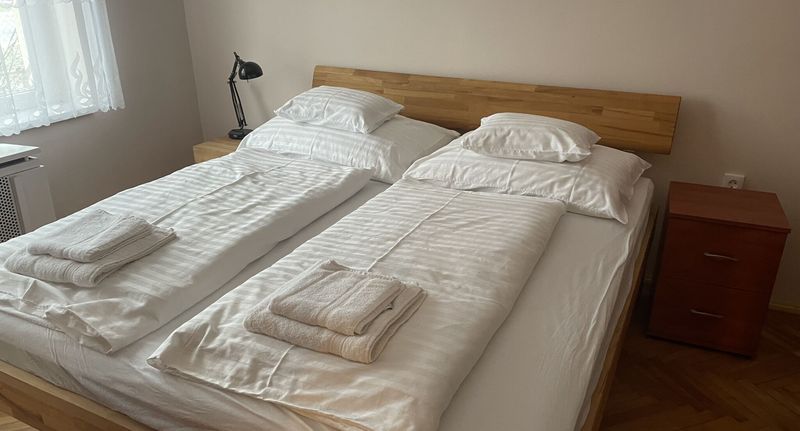 Apartman pro 4 os. se 2 ložnicemi přízemní - Platán Apartman Marcali, foto 1