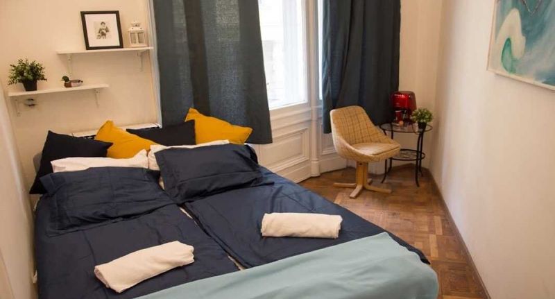 Semi-Private Double Room With Balcony - The Clock Inn, Praha, foto 1