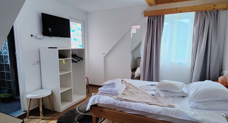 Romantik Pokoj s manželskou postelí v podkroví - Casa Bebe Băile Olănești, foto 1