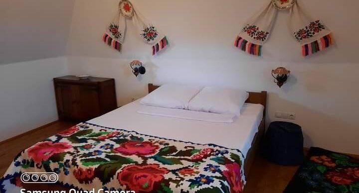 Pokoj s manželskou postelí - Căsuța Tradițională Vadu Izei, foto 4