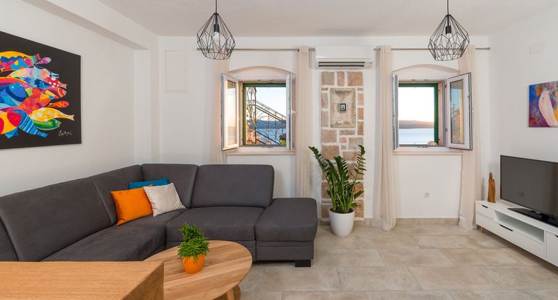 Rekreační dům (jako celek) pro 6 os. - Villa Lipa Dora Bol, foto 1