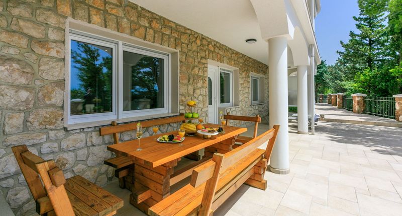 Apartman pro 8 os. se 3 ložnicemi přízemní - Apartmani Palace Paulina Novi Vinodolski, foto 1