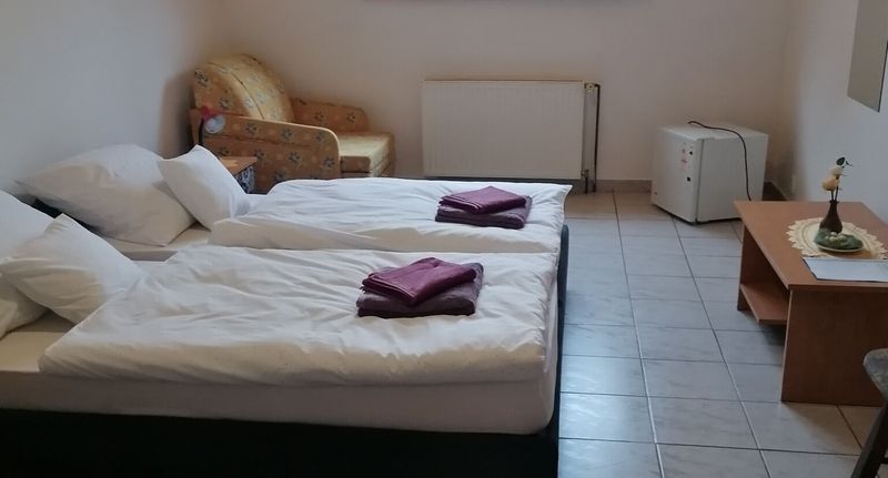 Pokoj s koupelnou s klimatizací pro 2 os. (s možností přistýlky) - Centrum Panzió Étterem Őriszentpéter, foto 1