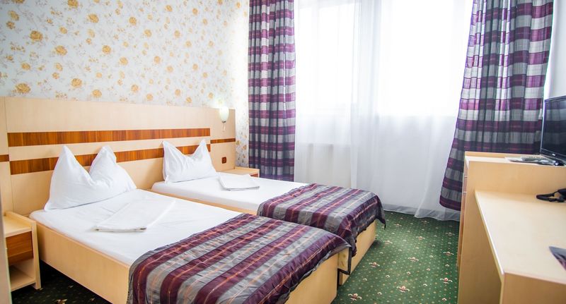 Pokoj pro 2 os. na poschodí v podkroví - Hotel Turist Pucioasa, foto 1