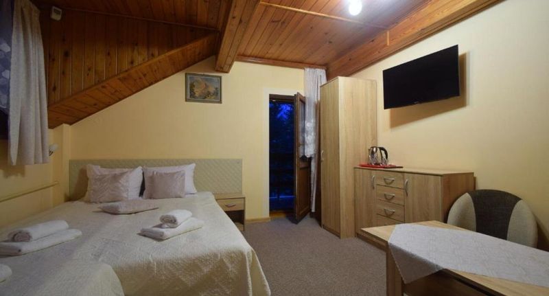 Pokoj pro 3 os. s výhledem do zahrady na poschodí - Willa Paweł Karpacz, foto 9