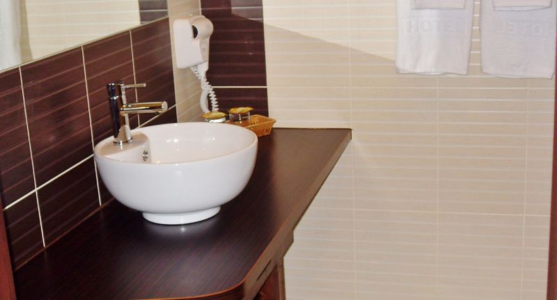 Komfort King Pokoj s manželskou postelí - Hotelik Mazurska Chata Mikołajki, foto 17