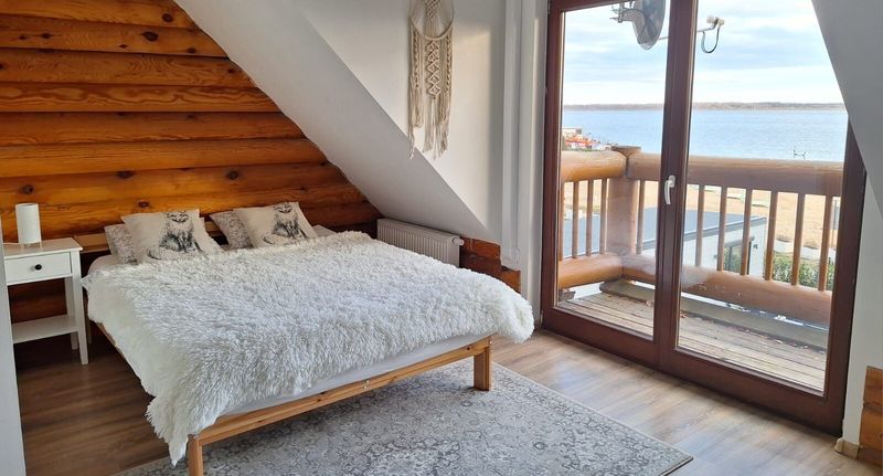 Apartman pro 8 os. se 4 ložnicemi s výhledem na hory s výhledem na jezero - Wilcza Przystań Mietków, foto 1