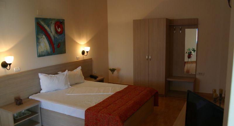 Suita pro 3 os. se 2 ložnicemi v podkroví - Hotel Regal Eforie Nord, foto 1