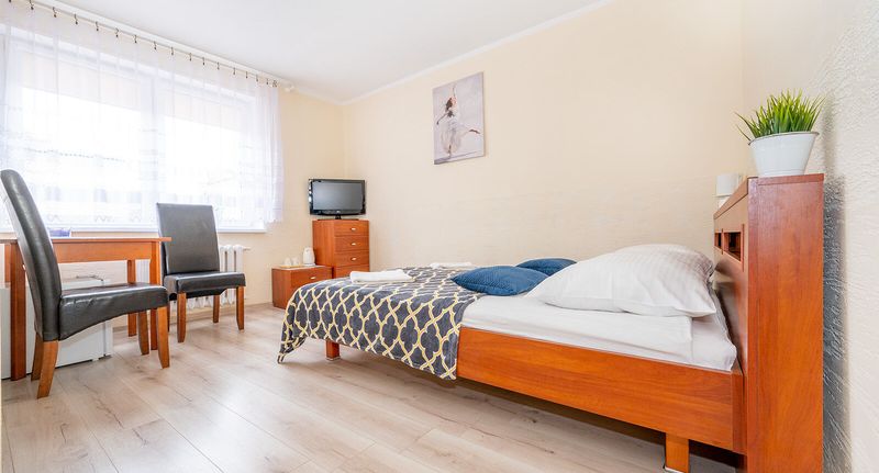 Pokoj s koupelnou s manželskou postelí na poschodí - Willa Baltic Darłówko, foto 5