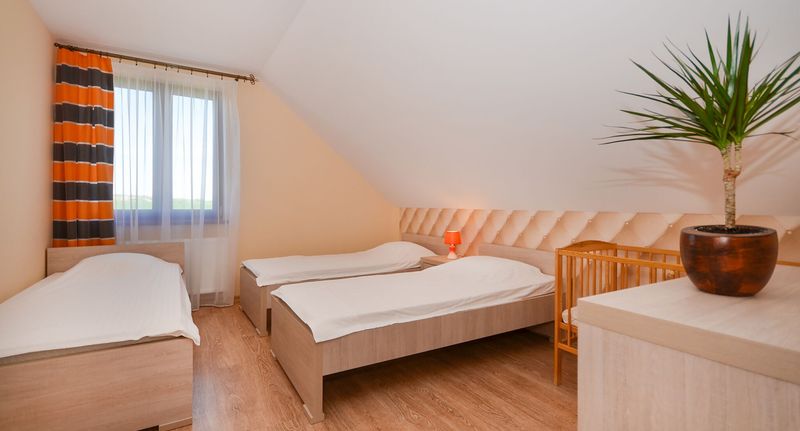 Apartman s terasou pro 5 os. se 2 ložnicemi s výhledem do zahrady (s možností přistýlky) - Apartamenty Tęczowe Darłówko, foto 1