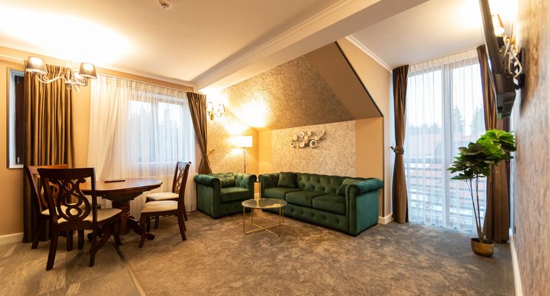 Lux Apartman pro 4 os. se 2 ložnicemi na přízemí - Pensiunea Torres Poiana Brasov, foto 1