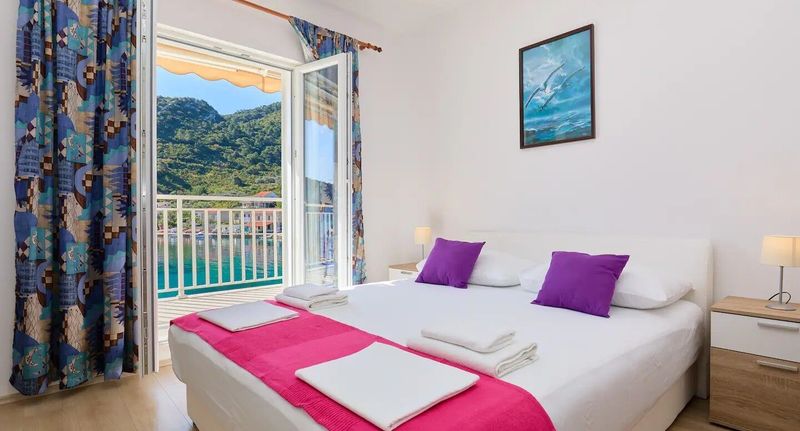 Apartman s klimatizací s balkónem pro 6 os. se 2 ložnicemi A-22332-a - Apartments By The Sea Prožurska Luka, Mljet - 22332 Prožurska Luka, foto 1