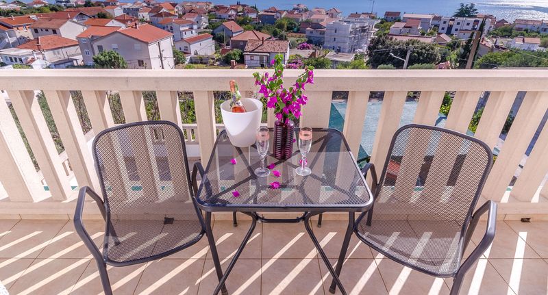 Apartman pro 6 os. se 3 ložnicemi - Apartment Karolina Poljica, foto 1