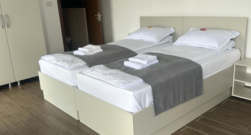 Standard Pokoj pro 2 os. na přízemí - Hostel Adriana Touristik Arad, foto 1