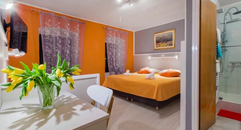 Pokoj pro 3 os. - Apartments and Rooms Villa Marija Skradin, foto 15
