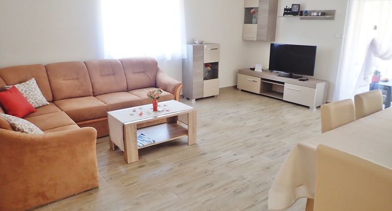 Apartman pro 5 os. se 3 ložnicemi - Apartment Kiki Starigrad Paklenica, foto 1