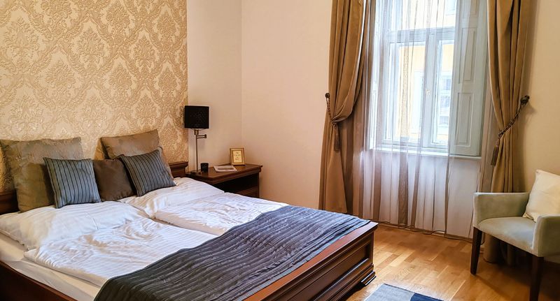 Pokoj s koupelnou s manželskou postelí s výhledem na město - Városi Vendégház Szentendre, foto 1